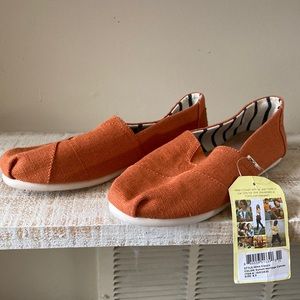 Women’s Burnt Orange Classic Canvas Toms